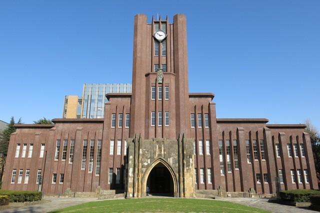 東京大学の安田講堂（a_text/stock.adobe.com）