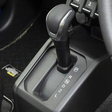 AT車の「ニュートラル（N）」はいつ使うの？　「信号待ち」や「下り坂」では使うべきではない理由