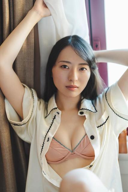 STU48今村美月さん 水着やランジェリーに挑戦した初写真集 至極の 