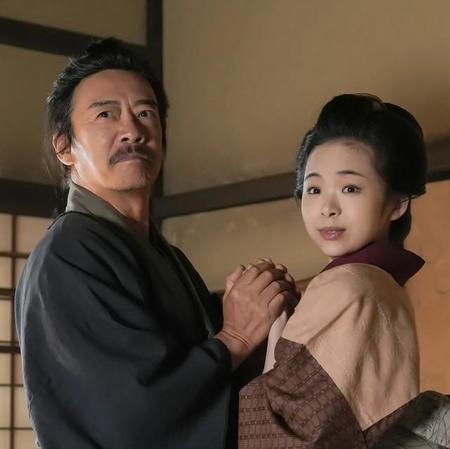 楽しいミュージカルシーンも登場する映画『タナケン福来のドタバタ夫婦喧嘩』　(C)NHK