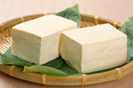 豆腐は冷凍→解凍で…「肉っぽい食感」に！？「食べても罪悪感がちょっと減る」ニチレイが伝授する“驚きのアイデア”　