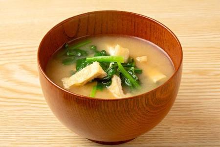 日本の食文化である味噌汁(sasazawa/stock.adobe.com)