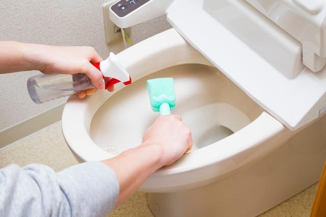 「トイレ掃除」の頻度はどのくらい？　※画像はイメージです（naoko/stock.adobe.com）