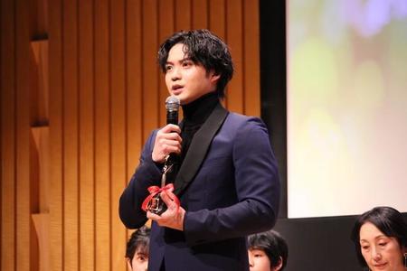 磯村勇斗「作品がどんな風に届くか怖さもあった」　障害者施設殺傷事件を題材にした映画「月」で助演男優賞【おおさかシネマフェスティバル】