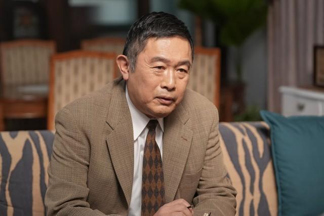 愛子（このか）の誘拐恐喝未遂事件の捜査にあたる刑事・高橋。これほどしっくるキャスティングもない　(C)NHK