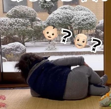 「生後9カ月のおじいちゃん？」朝も夜もどこでも…くつろぎ姿が癒される「ゴロゴロ～ゴロゴロ～」「可愛すぎるw」