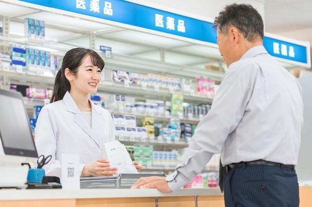 処方箋薬局での薬待ちにイラついている人、たまに見かけますが……実は、裏では薬剤師さんたちが大変な手間を掛けて調剤しているって知っていましたか？※画像はイメージです（buritora/stock.adobe.com）