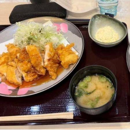 チキン南蛮を頼んだのに…「は？」　オーダーミスで店員の対応に「最高のお店じゃないすか…」意外とあるある？体験談ぞくぞく