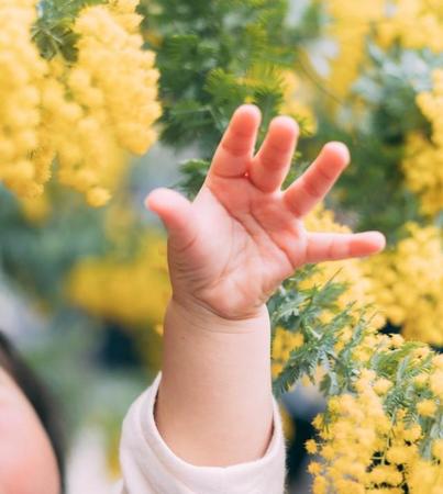 Xで知り合った友達の子どもとわが子の生まれが同じ生年月日に同じ時刻！？（いずれも提供写真）