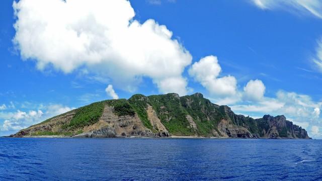 尖閣諸島で最大の島となる魚釣島／内閣官房ホームページ内・尖閣諸島フォトギャラリー（https://www.cas.go.jp/jp/ryodo/senkaku/gallery/index.html）より