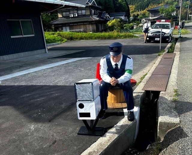 スピード出しすぎ、車の衝突事故が多かった直線道路 リアルな人形に「速度取り締まり！？」、警察官も驚きの裏側/ライフ/社会総合/デイリースポーツ  online