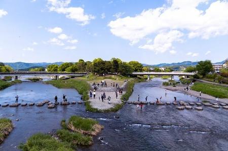 「京大領」と「同志社領」…京都の大学生「鴨川デルタ」で棲み分け！？「新入生向け鴨川デルタ攻略マニュアル」が話題