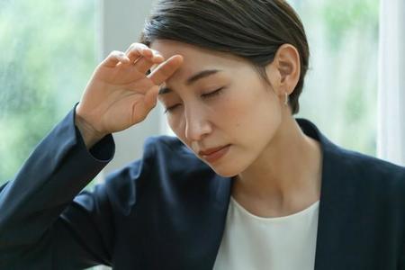 【女性の更年期】最も多い症状は「疲れやすい」…3人に1人が30%以上の「パフォーマンスダウン」を経験