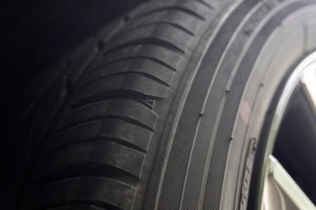 タイヤの交換目安、製造年月日にも注意を　警視庁ライフハックが話題　メーカー推奨は「製造から10年、使用開始から5年」
