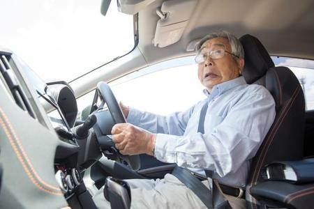 いくら注意しても免許返納しない90歳男性が起こした交通事故とは　※画像はイメージです（kazoka303030/stock.adobe.com）