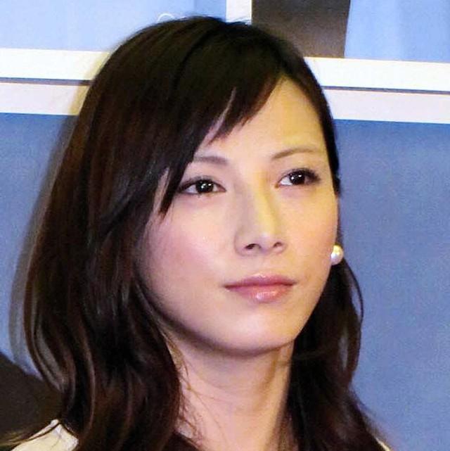 2013年3月、会見にのぞむ加藤あいさん…この年の11月に結婚を発表しました