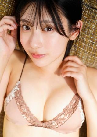 こぼれそうな美バストに注目！　アイドル水湊みおさん　美ボディさらけだしたグラビア