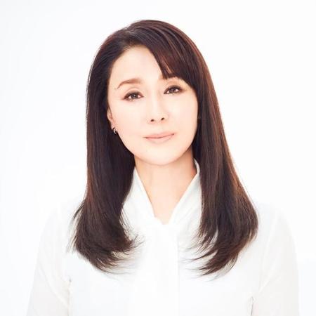 浅野ゆう子63歳、ハワイですっぴんどアップ披露　ファン絶賛「めちゃくちゃ美しい」「もっと好きになった」