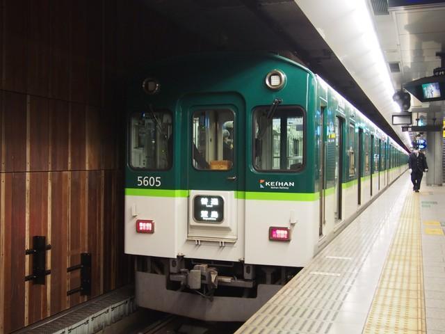 中之島駅に停車する引退した5000系