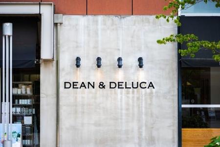 毎年話題！DEAN ＆ DELUCAコラボ付録　今年は「クリアボトル＆保冷ボトルホルダー」が登場　大きなポケット付きトートも