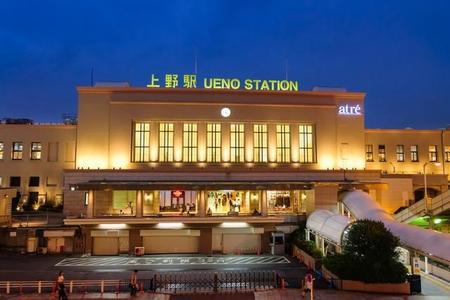 夜の上野駅（健太 上田/stock.adobe.com）