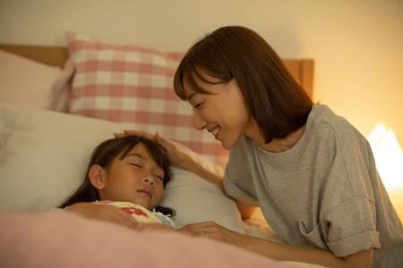 「光るパジャマ」眠るのに発光、なぜ？→子育て家庭からメリット続々「喜んで布団に入る」「暗闇で踏まない」