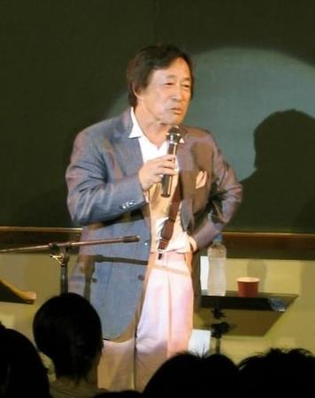 トークで金八先生で得た経験を、教師を目指す後輩たちに伝授する武田鉄矢さん＝2008年、福岡