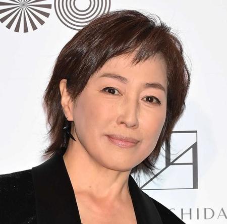 高島礼子「指を骨折してやっとくっついた」と明かす　ゴルフウェア姿でスイングも披露「スタイル抜群！」「かっこいい」