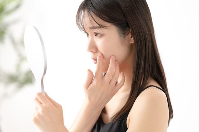 コンプレックスを感じている「顔のパーツ」は？　※画像はイメージです（Peak River/stock.adobe.com）