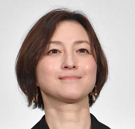 「デビュー当時と変わらない」43歳 広末涼子の肩だし肌見せショット、ファンは釘付け「透明感ハンパねー」