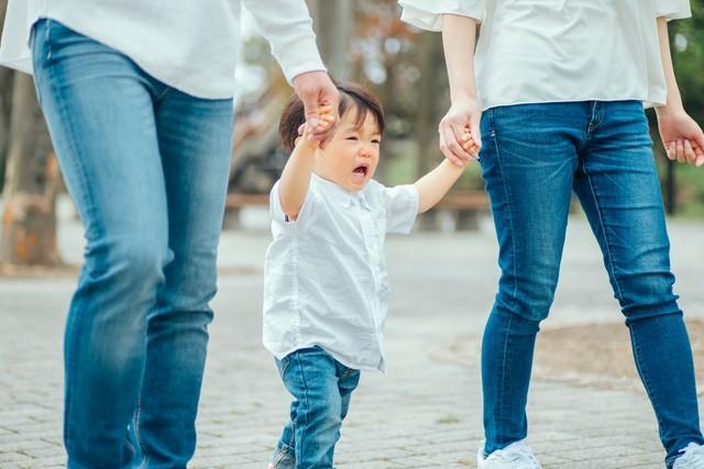 約半数の親が「梅雨の時期に子どもがぐずりやすくなる」と回答　※画像はイメージです（buritora/stock.adobe.com）