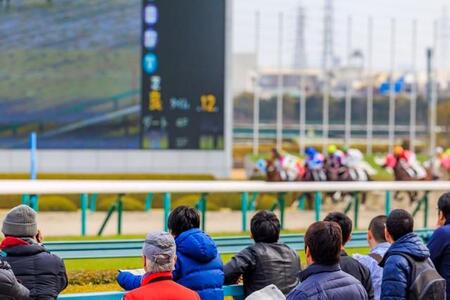 生活保護を受けている人が競馬に熱中、それって問題ない？　※画像はイメージです（beeboys/stock.adobe.com）