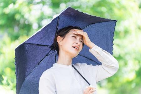 熱中症対策は「日傘」や「携帯扇風機」で男女間に大きな差　※画像はイメージです（polkadot/stock.adobe.com）