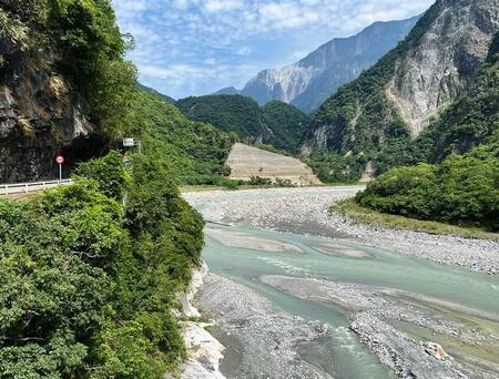 台湾・花蓮地震発災4カ月　観光の街はいま　道路復興まで5年以上　観光タクシー営む一家「苦しいのは私たちだけではない。日本の能登の人たちも同じです」