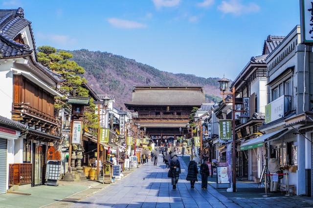 長野市・善光寺仲見世通り（photoAC）