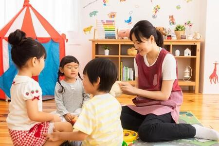 認可保育園より認可外保育園の方が保育料が安くなるケースも　※画像はイメージです（milatas/stock.adobe.com）