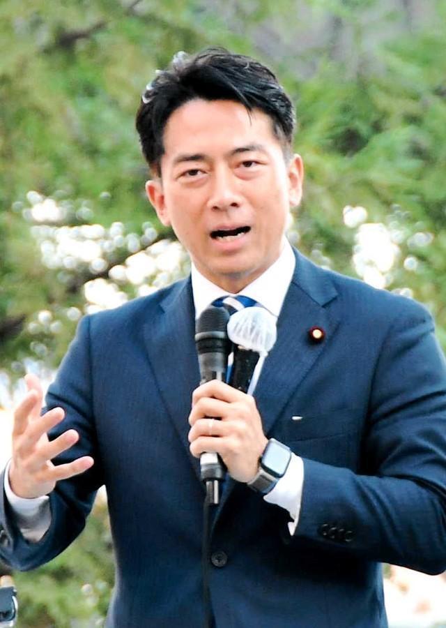 街頭演説する小泉進次郎氏