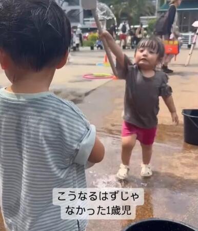 「こうなるはずじゃ…！」1歳女の子がずぶ濡れの理由　「お笑いセンス抜群」「ただただ可愛い！」と557万回再生