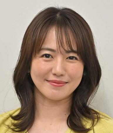 磯山さやかさん40歳　2025年カレンダー表紙はデニム＆ビキニ　はじける笑顔と抜群スタイル