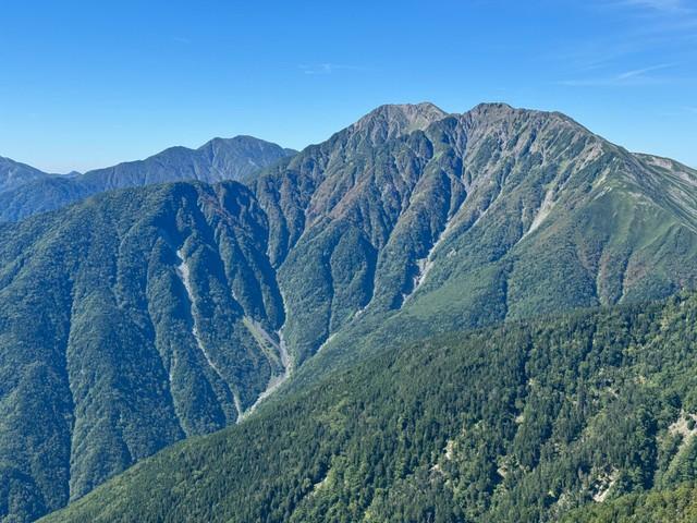 南アルプス南部の山小屋で過ごす日々をSNSに投稿し…驚くべき皿洗いの方法とは（いずれも提供写真）