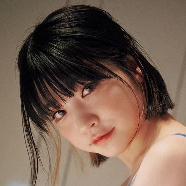 根本　凪 根本凪さん 誰もいない雀荘で誘惑ポーズ 水色ランジェリーから美ヒップあらわ/ライフ/社会総合/デイリースポーツ online