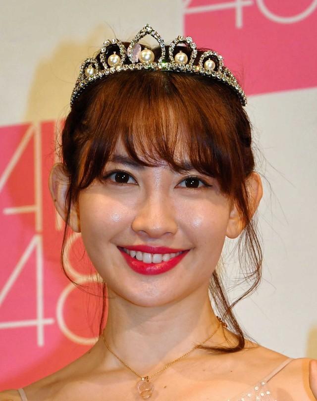 AKB48卒業後は、アパレルブランド「Herlipto」を立ち上げ、経営者としての手腕を見せる小嶋陽菜さん＝2017年撮影