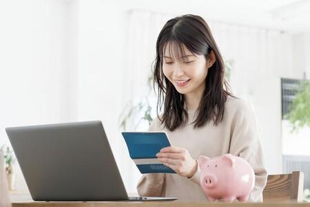 20～50代の働き盛り世代で「1000万以上」の貯金世帯が増加傾向　※画像はイメージです（mapo/stock.adobe.com）