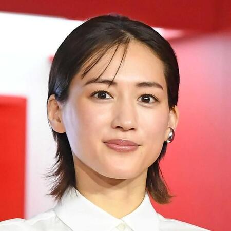 年賀状をもらいたい有名人ランキング　3位は明石家さんまさん、2位は綾瀬はるかさん、1位は？