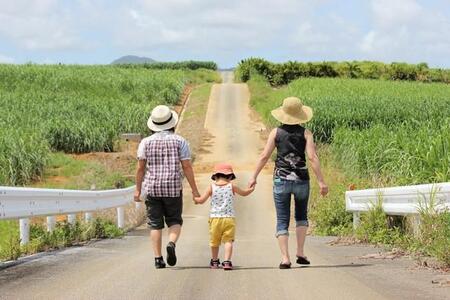 住んでいる人って幸せそう…と思う都道府県1位は？　「出費が抑えられそう」「自然がいっぱいで、人も穏やかで優しい」