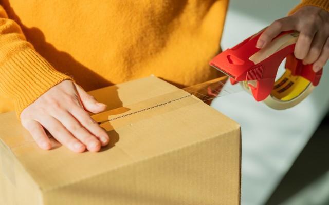 ダンボール箱の包装などに便利な「透明テープ」※画像はイメージです（One/stock.adobe.com）