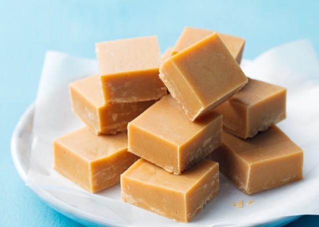 みりんと生クリームで作れる「キャラメル」※画像はイメージです（annapustynnikova/stock.adobe.com）