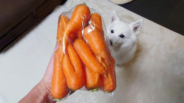 「見た目からワクワクする人参」開けてみると…（画像提供：くーさんママさん）