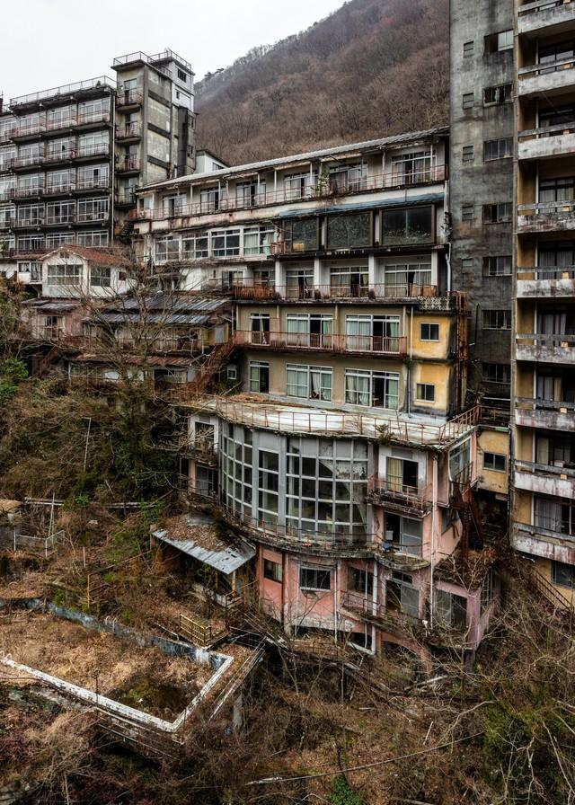 複雑怪奇な魔窟と化した鬼怒川廃旅館群（toshiboさん提供）