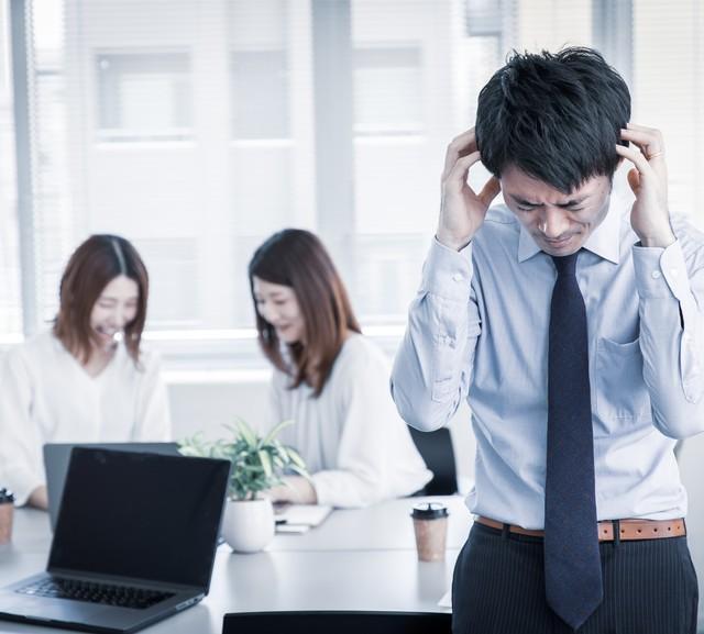 趣味の話で盛り上がる同期のなか出世欲を持つ自分が変？　※画像はイメージです（TAGSTOCK2/stock.adobe.com）